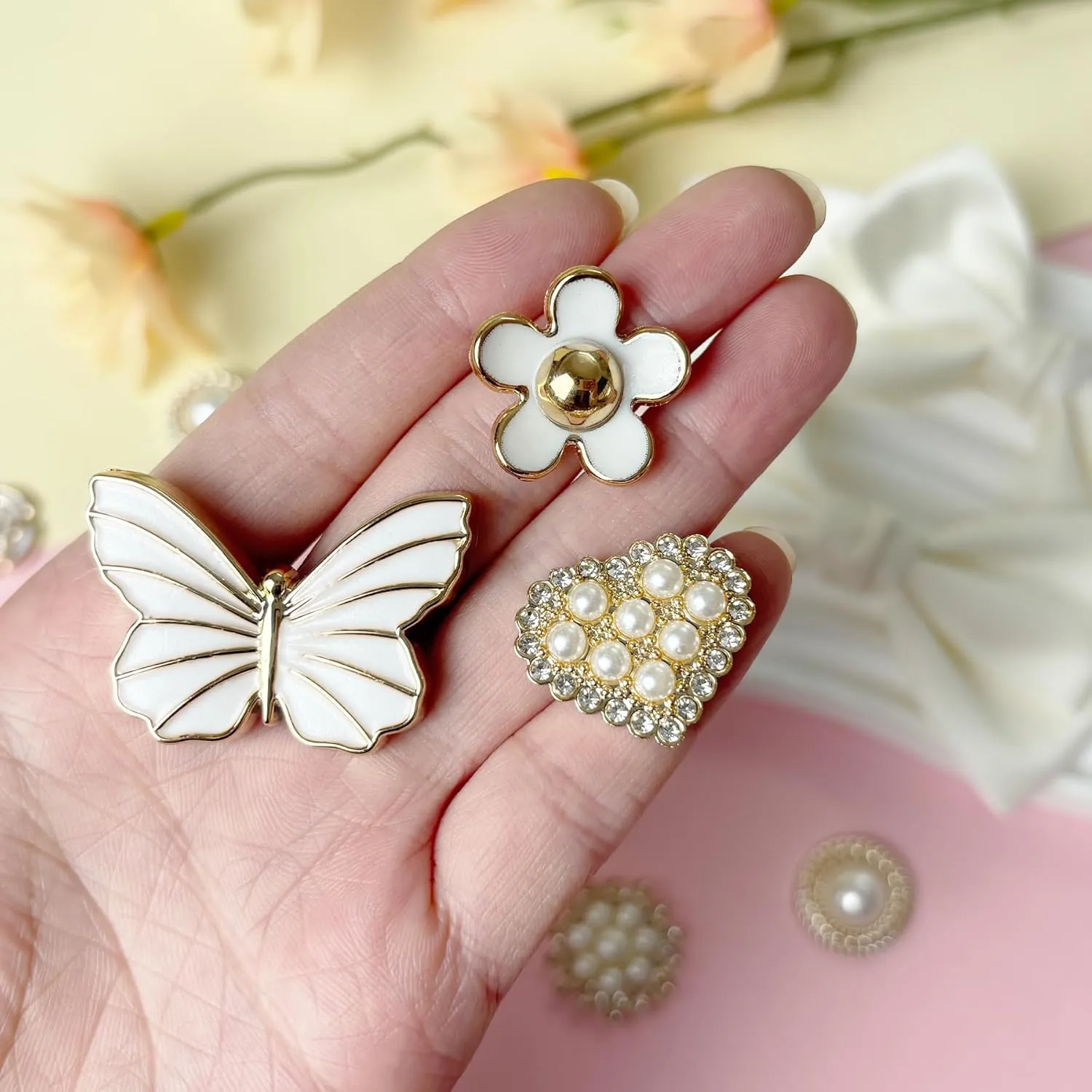 18Pcs Bow Shoe Charms for Women, Bling Rhinestones Shoe Charms Accessories, DIY Shoe Decoration Charms for Clogs Summer Sandals Party Favor