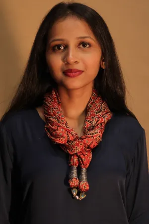 Scarf with Magnets | Scarlet Universe Ajrakh