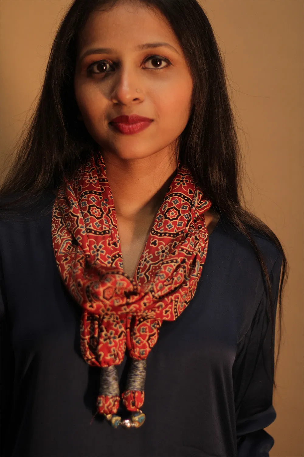 Scarf with Magnets | Scarlet Universe Ajrakh