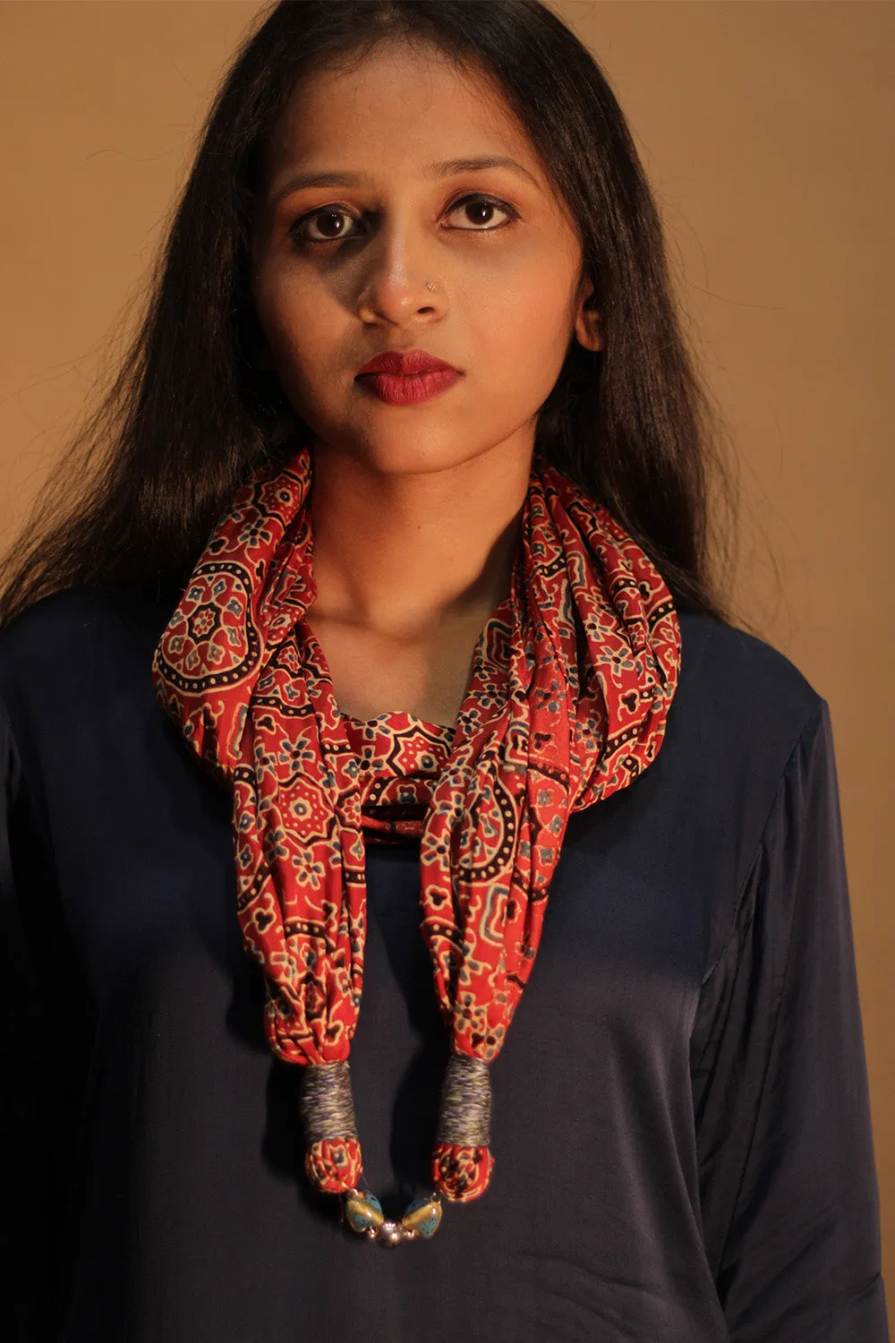 Scarf with Magnets | Scarlet Universe Ajrakh