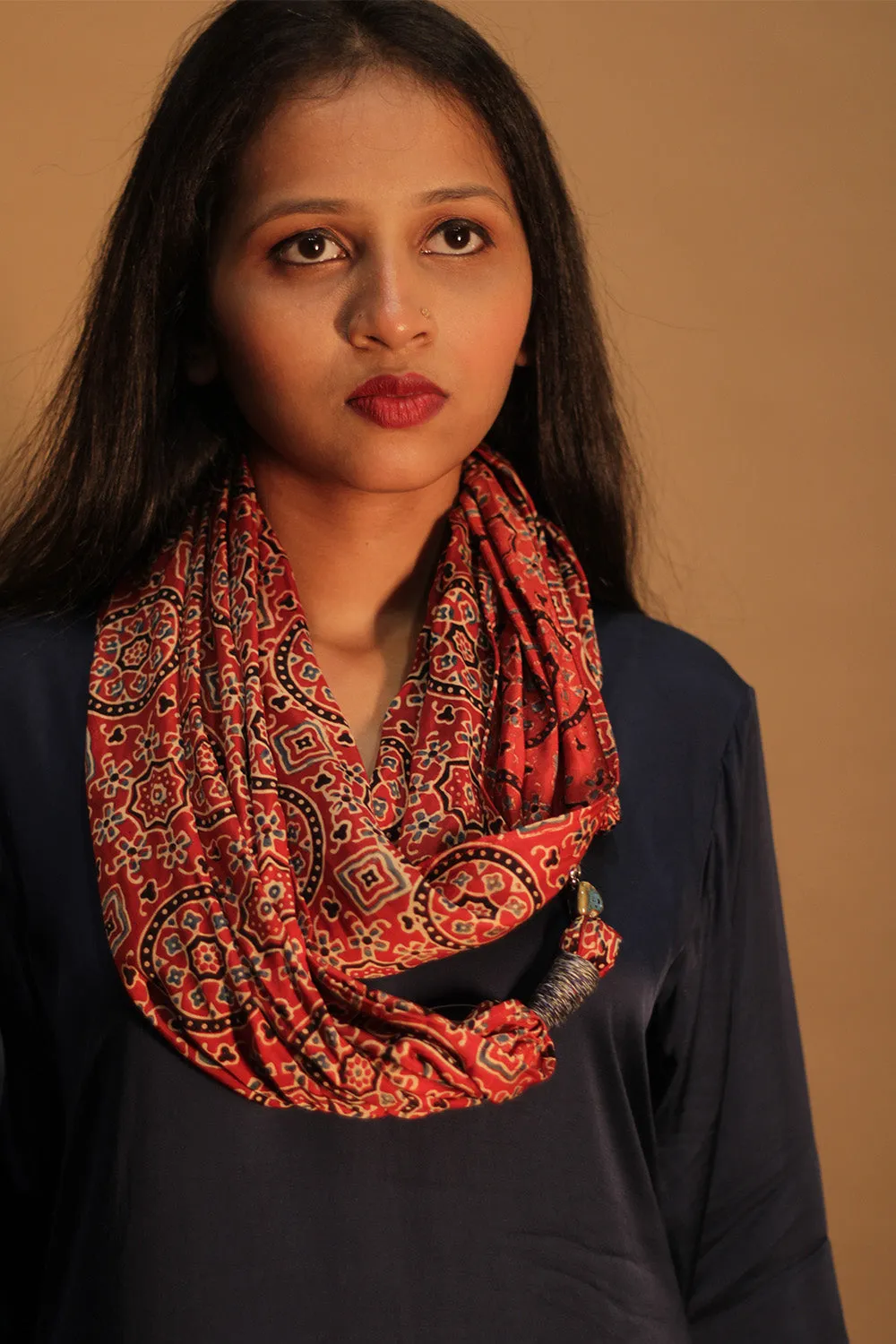 Scarf with Magnets | Scarlet Universe Ajrakh