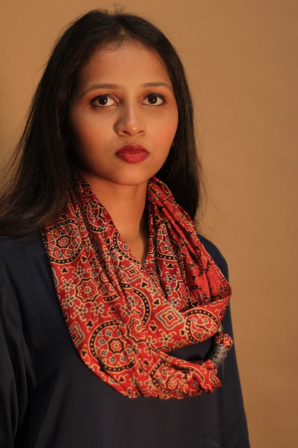 Scarf with Magnets | Scarlet Universe Ajrakh